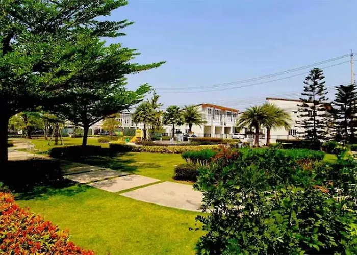 Holiday home Garden House For 10 Guests Near Safari World With Pool Access