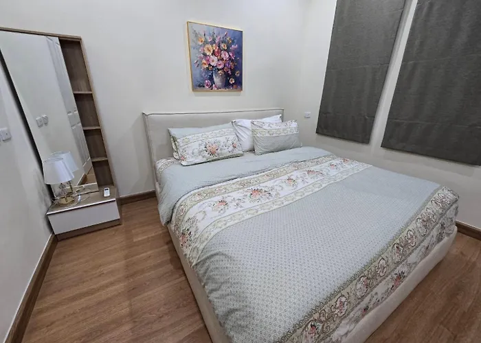 Garden House For 10 Guests Near Safari World With Pool Access